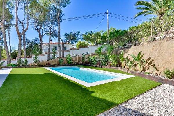 Detached Villa with Private Pool near a Golf Course in Altea