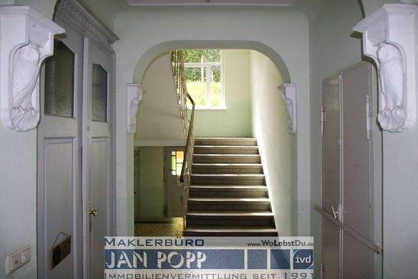 Eingangsbereich-Treppenhaus