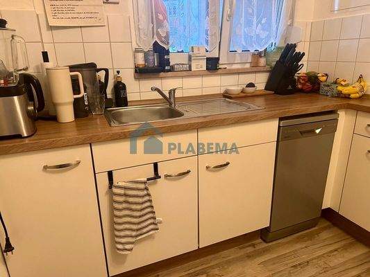 Küche mit Einbauküche