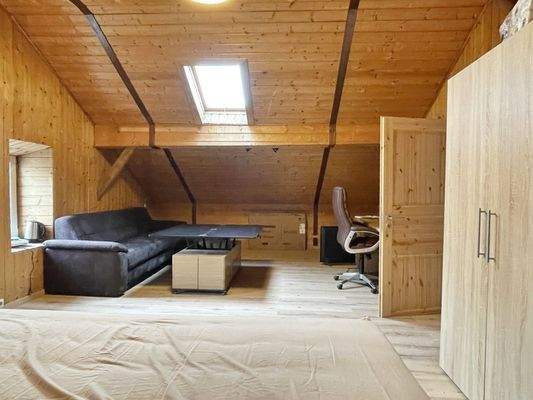 Schlafzimmer im Dachgeschoss.jpg