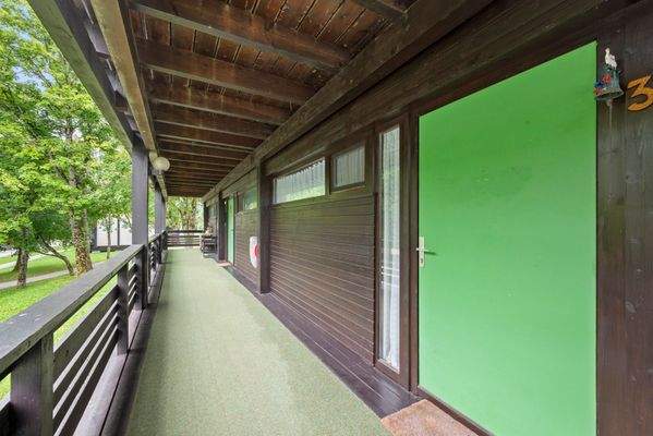 Vorauf-Enzian_Laubengang