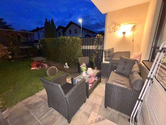 Terrasse mit Garten.jpg