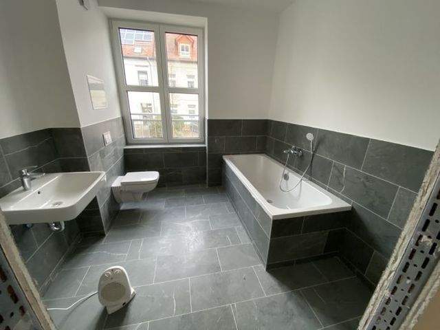 Sanierte attraktive 4- Zimmerwohnung mit Balkon zu vermieten! - Photo 1