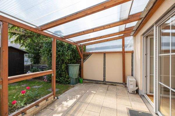 überdachte Terrasse