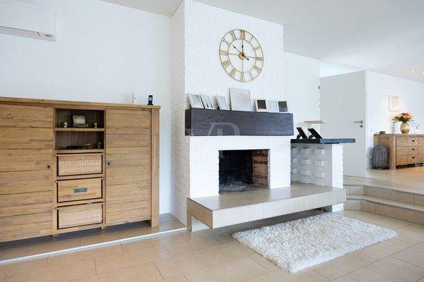 Wohnzimmer mit Kamin