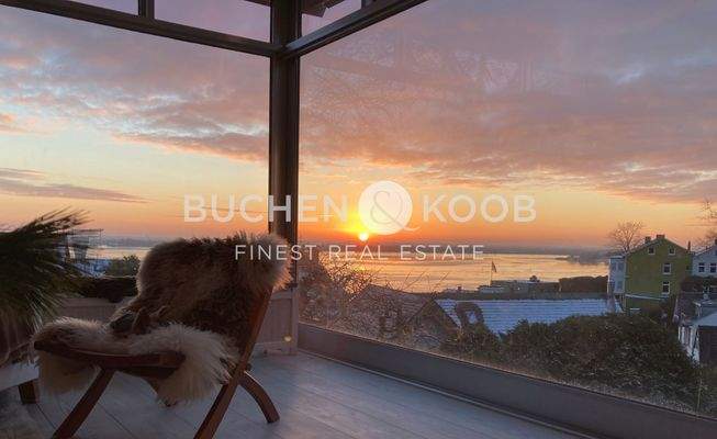 Sonnenuntergang über der Elbe