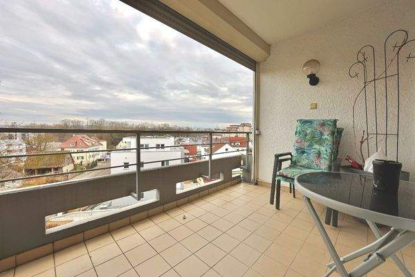 großer Balkon mit Aussicht