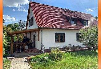 Vorderseite mit Terasse am Gie