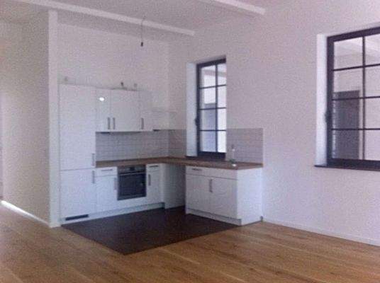 Moderne offen gestaltete Einbauküche