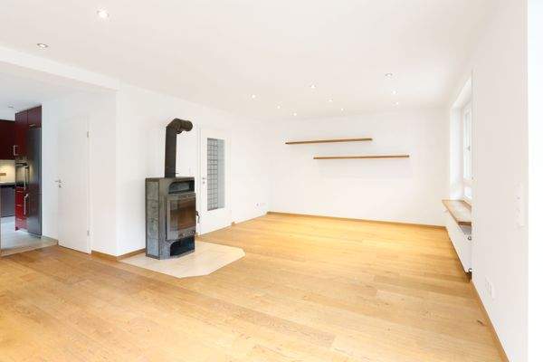 Wohn-/ Essbereich mit Kamin und