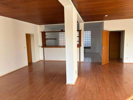 Wohnraum mit halboffener Küche