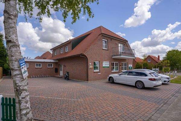 Außenansicht (Eingang Wohnungen DG)