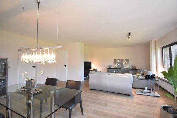 Wohn- und Esszimmer Haupthaus