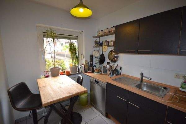 Küche mit Einbauküche