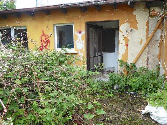 Garten mit Eingang Anbau