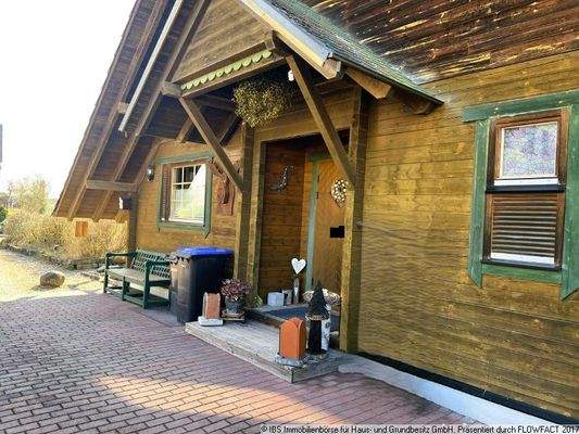 überdachter Eingang