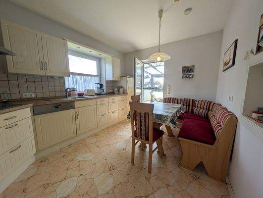 Küche mit Einbauküche