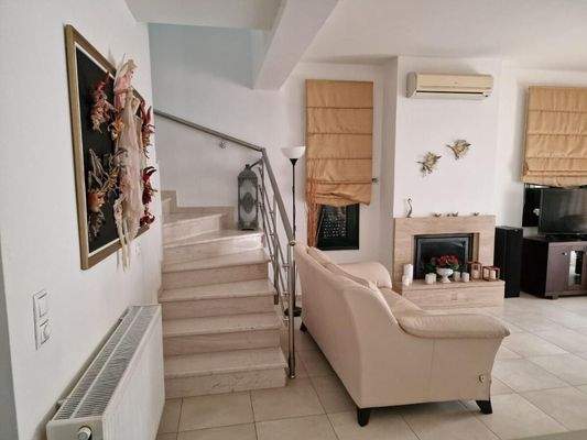 Kreta, Chersonisos: Große Villa am Dorfrand zu verkaufen