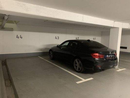 2 Parkplätze zur Gewerbeeinheit