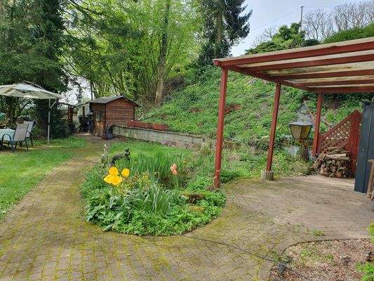 eine der Terrassen überdacht