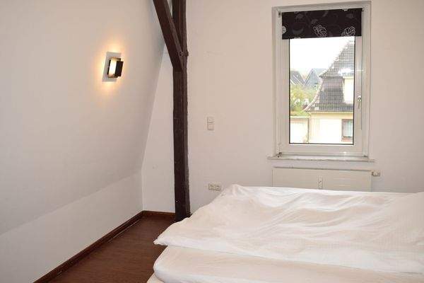 9056WI-13 Zimmer im Obergeschoss