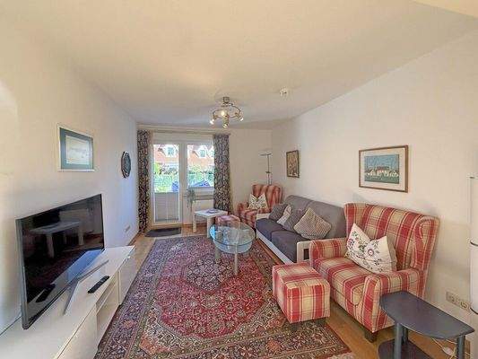 Wohnzimmer mit Zugang zur Terrasse