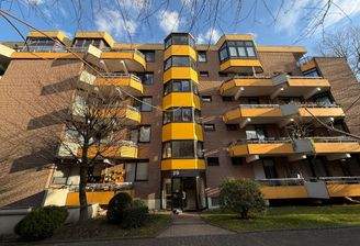 Eingangsansicht mit Balkonen.jpeg