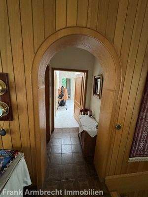 zu den Bädern und Schlafräumen