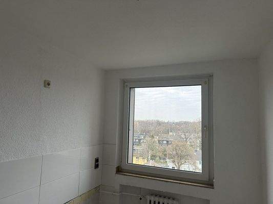 Fenster mit Stadtblick