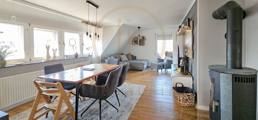 Maisonette-Feucht-Wohnzimmer