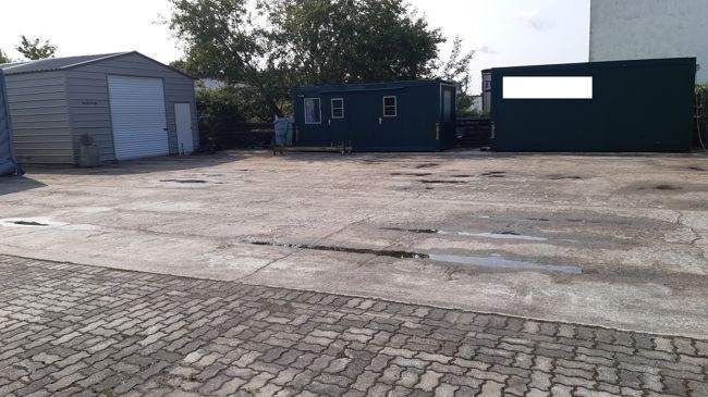 inklusive Halle und Container