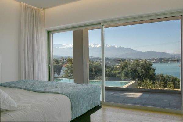 Kreta, Plaka: 2 Luxusvillen mit Tennisplatz, Olivenhain und atemberaubendem Meerblick zu verkaufen