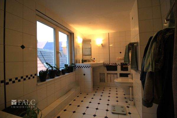 1. OG - Bad mit Badewanne