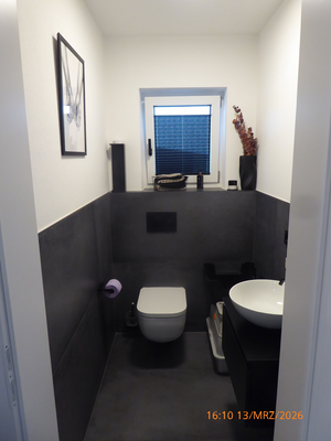 Gäste WC mit Unterbauschrank.png