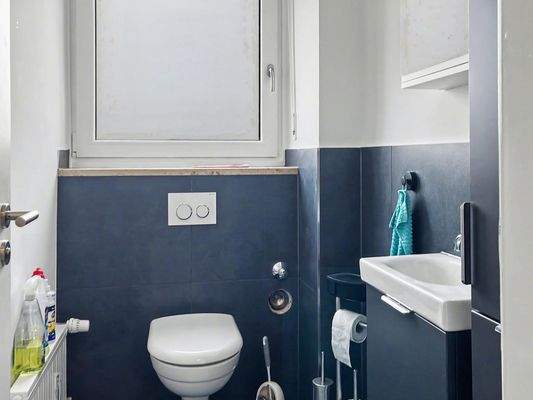 Gäste-WC mit Fenster