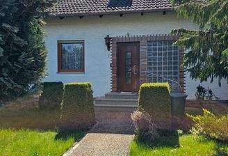 Einfamilienhaus mit Einliegerwohnung.jpeg