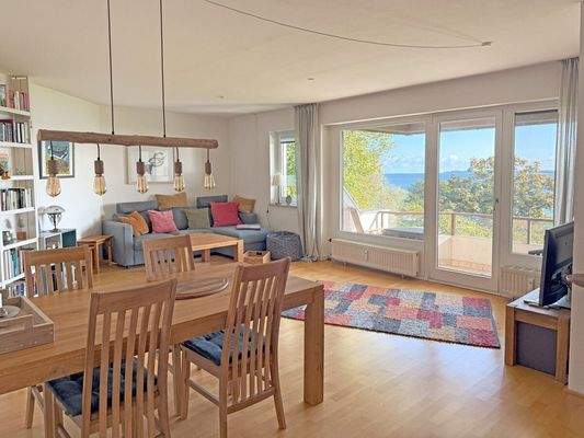 großzügiges Wohn- und Esszimmer