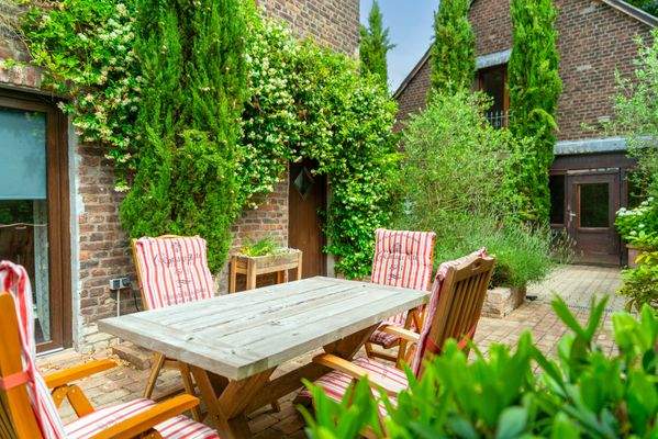 Terrasse vor Wohnhaus.jpg