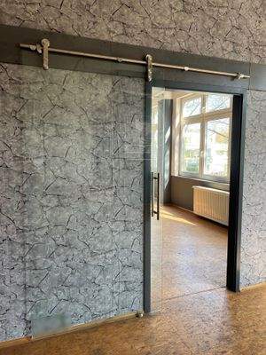 Verbindungstür zum hinteren Bereich.jpg