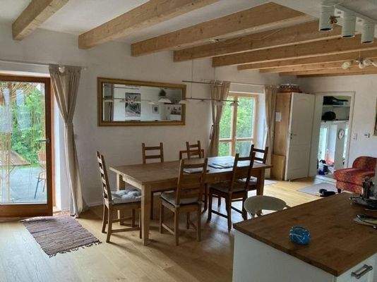 Essbereich mit Blick in den Garten