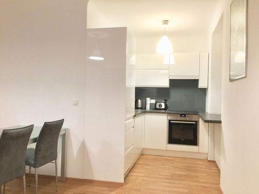 Vollständig ausgestattete Küche