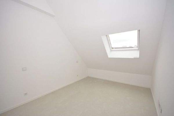 Schlaf- oder Arbeitszimmer DG