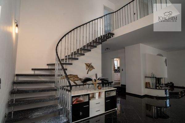 Treppe zu Obergeschoss