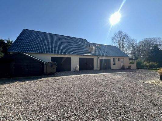 Die Doppelgarage mit Einliegerwohnung