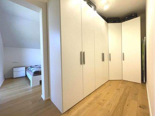 und separatem Ankleideraum