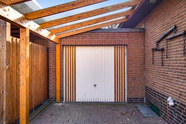 Garage/Carport