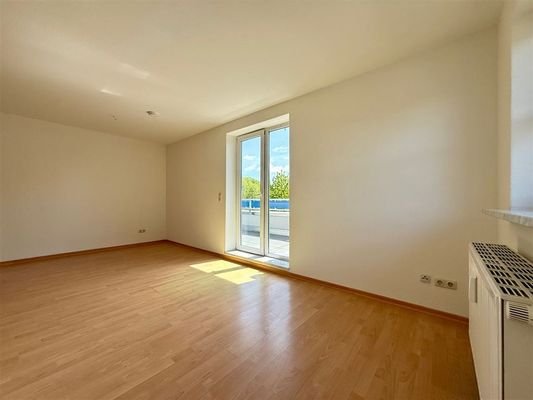 Essbereich mit Zugang zur Dachterrasse