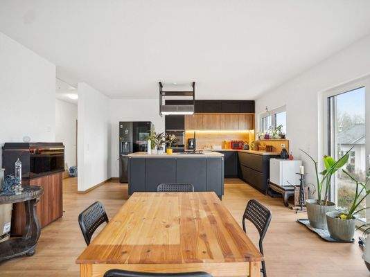 mit Blick in die Küche 