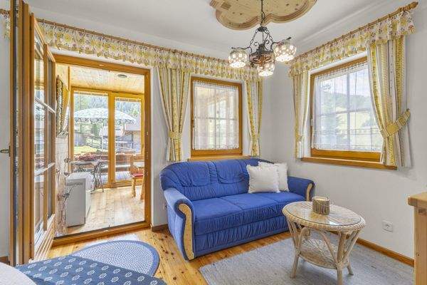 Zugang zum sonnigen Wintergarten