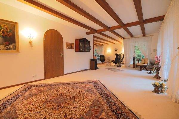 Essbereich mit Küchenzugang